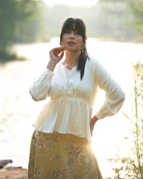 Pastel Glow: Off-White Two-Piece Ensemble 8427/84231