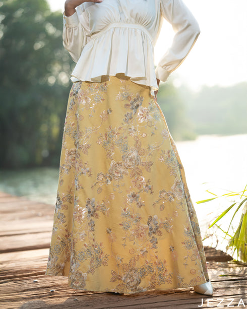 Pastel Glow: Off-White Two-Piece Ensemble 8427/84231