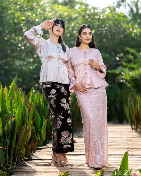 Tea Rose Glow: Satin & Net Set 84981/8456