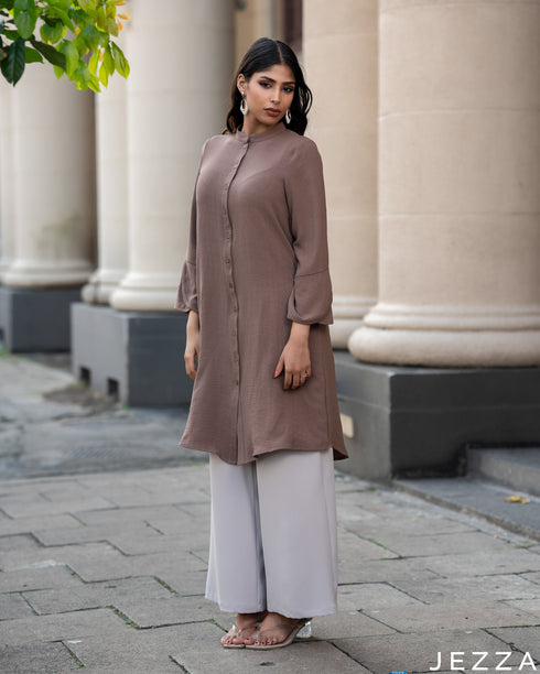 Warm Elegance: Burnt Sugar Mandarin Knee Top 78191