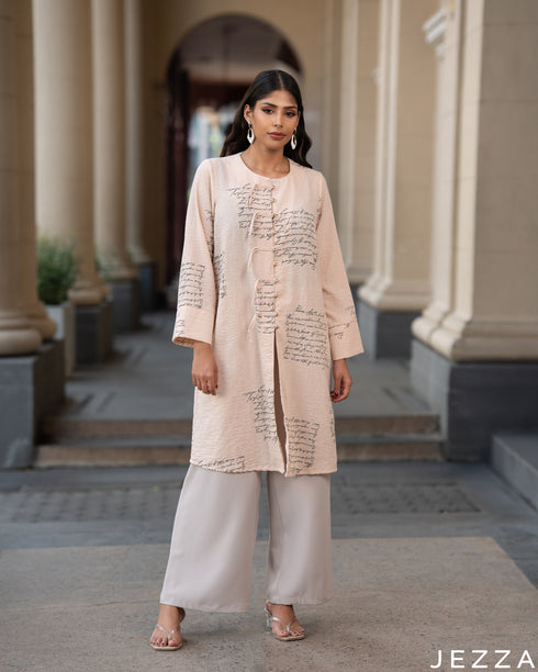 Graphic Ease: Letter Print Knee Top 73511