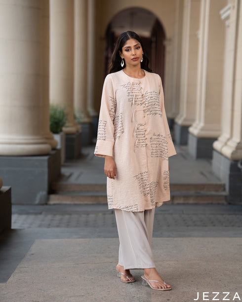 Graphic Ease: Letter Print Knee Top 73511