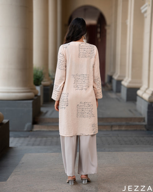 Graphic Ease: Letter Print Knee Top 73511