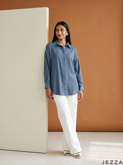 Deep Blue Ease: Relaxed Poly Cotton Below Hip Top 90362