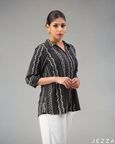 Linear Elegance: Black & White Hip Top 72681