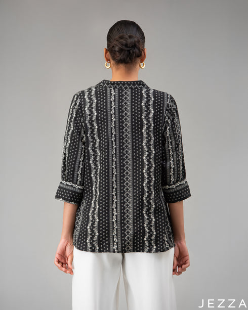 Linear Elegance: Black & White Hip Top 72681