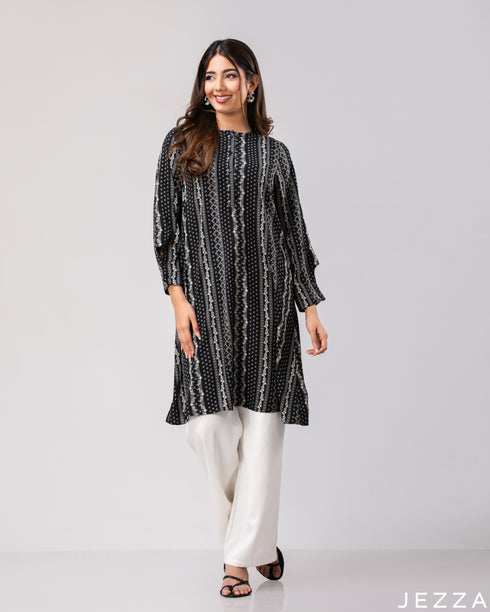 Monochrome Lines: Button-Placket Knee Top 75661