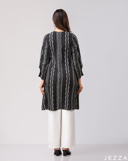 Monochrome Lines: Button-Placket Knee Top 75661