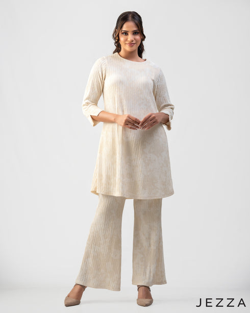 Calm Essence: Above-Knee Top and Pant 71711