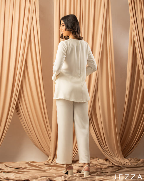 Effortless Versatility: The Essential White Polyester Set 72031