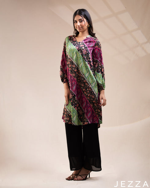 Modern Poise: The Relax-Fit Satin V-Neck Knee Top 76281