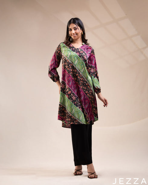 Modern Poise: The Relax-Fit Satin V-Neck Knee Top 76281