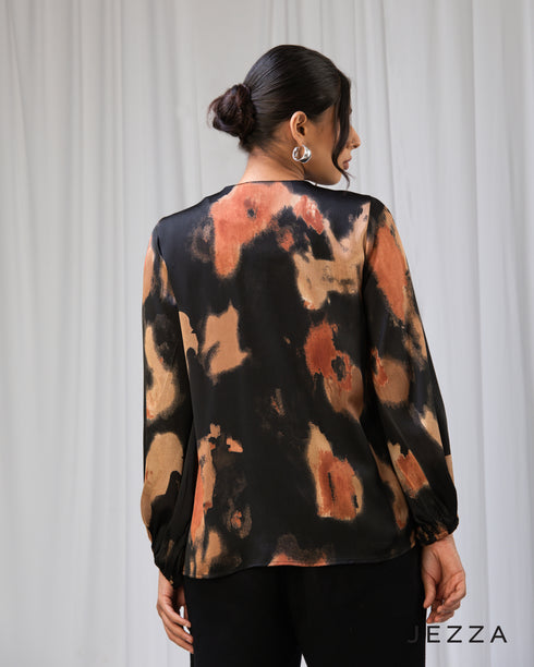 Fluid Elegance: Round-Neck Crush Satin Top 70751