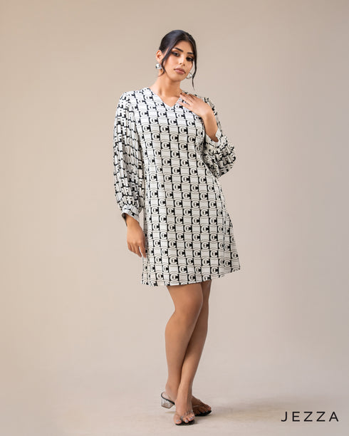 Elegant Flow: Above-Knee V-Neck Dress with Pleated Sleeves 66031