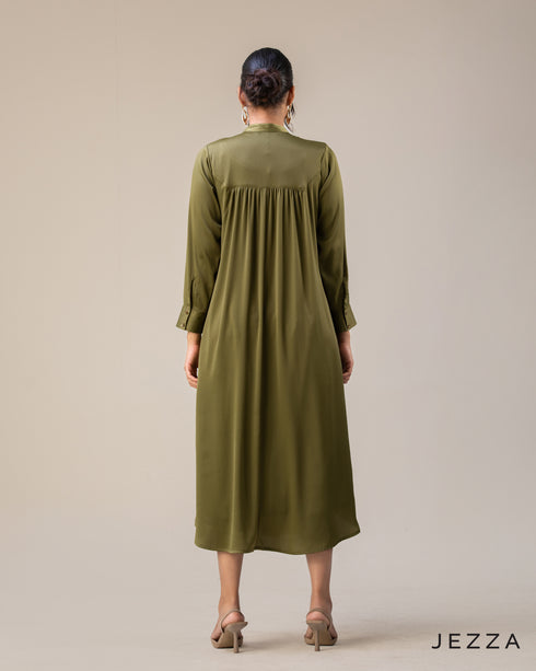 Refined Flow: Crinkle Satin Mandarin-Collar Midi Top 66102