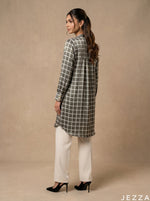 Load image into Gallery viewer, Contemporary Structure: Windowpane Grid Knee Top 82401