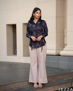 Load image into Gallery viewer, Abstract Elegance: Satin Collared Hip Top 78061