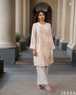 Load image into Gallery viewer, Graphic Ease: Letter Print Knee Top 73511