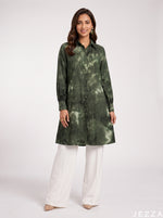 Load image into Gallery viewer, Artful Tide: Tie-Dye Poly Cotton Knee Top 91641
