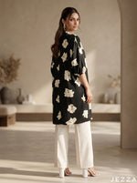 Load image into Gallery viewer, Petal Theory: Bold Floral Top 87052