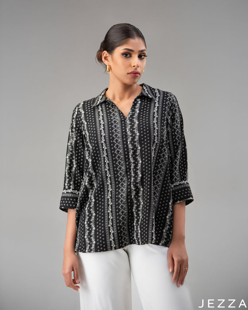 Linear Elegance: Black & White Hip Top 72681
