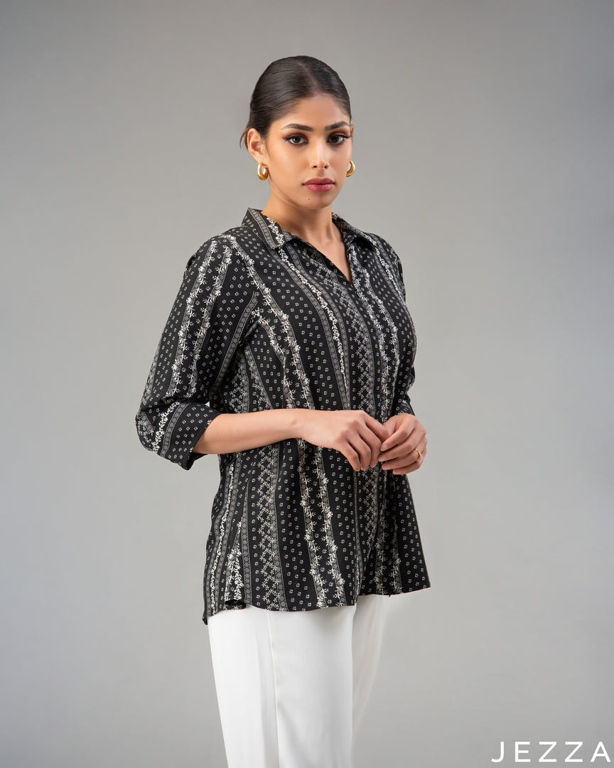 Linear Elegance: Black & White Hip Top 72681
