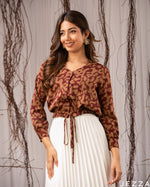 Load image into Gallery viewer, Modern Flair: Abstract Print Crop Top 79241