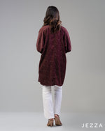 Load image into Gallery viewer, Print Whisper: V-Neck Mandarin Collar Top 67501