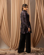 Load image into Gallery viewer, Regal Texture: Purple &amp; Black Print Satin Top with Collar &amp; Collar Band 73441