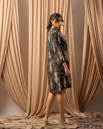 Load image into Gallery viewer, Calm Contours: Relaxed Cotton Top in Motif Print 76321