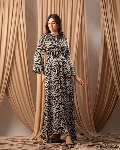 Monochrome Chic: Black & White Print Chiffon Dress 76771
