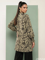 Load image into Gallery viewer, Petal Canvas: Floral Print Top 79533