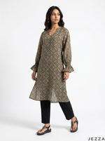 Load image into Gallery viewer, Motif Line: Relaxed Cotton knee Top 81721