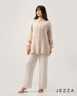 Load image into Gallery viewer, Relaxed below hip Cotton Shirt Top 62802