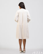 Load image into Gallery viewer, Descriptive Elegance: Minimal Relaxed-Fit Knee Top 76181