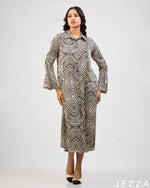 Load image into Gallery viewer, Monochrome Artistry: White-Black Abstract Midi Top 77311