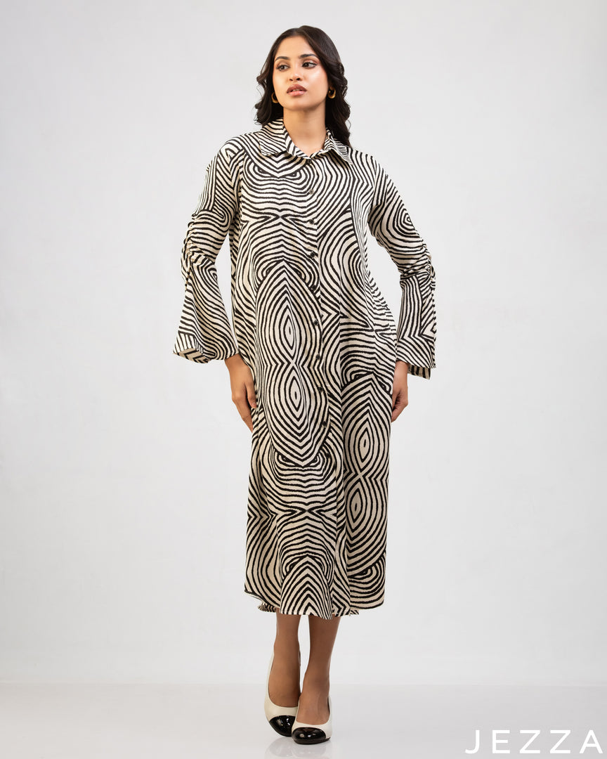 Monochrome Artistry: White-Black Abstract Midi Top 77311