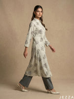 Load image into Gallery viewer, Bohemian Flow: Scattered Paisley Longline Top 87043