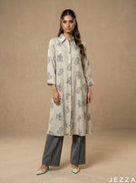 Load image into Gallery viewer, Bohemian Flow: Scattered Paisley Longline Top 87043