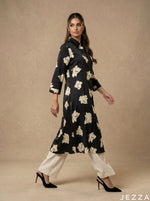 Load image into Gallery viewer, Statement Bloom: Bold Floral Longline Top 87042