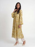 Load image into Gallery viewer, Eclectic Harmony: Patchwork Print Midi Top 79502